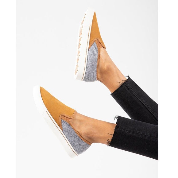 sorel women's campsneak slip on sneaker